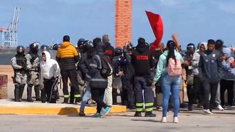 policia desalojo a sindicalistas del transporte de carga que cortaban acceso al puerto