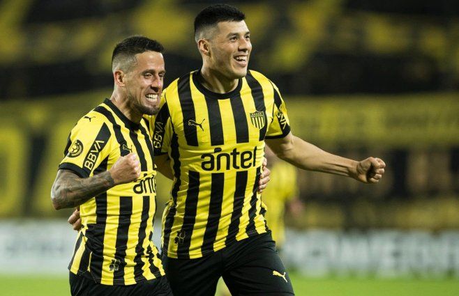 Foto: FocoUy. Javier Cabrera festeja, luego de haber anotado el gol que abrió el marcador en el CDS.