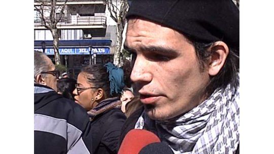 Un centenar de personas se movilizó por la educación