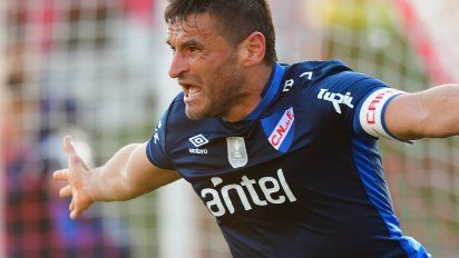 nacional le gano a river plate, con tres goles de gonzalo bergessio