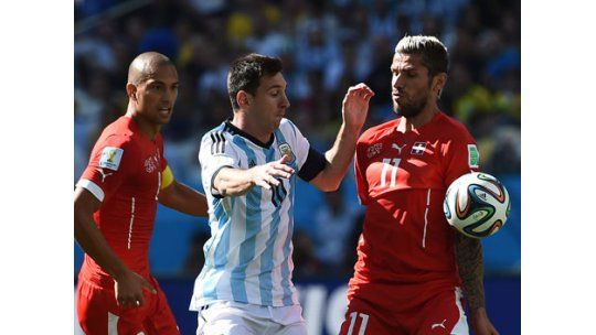 Argentina pasa a cuartos con un gol en la hora del alargue: 1-0
