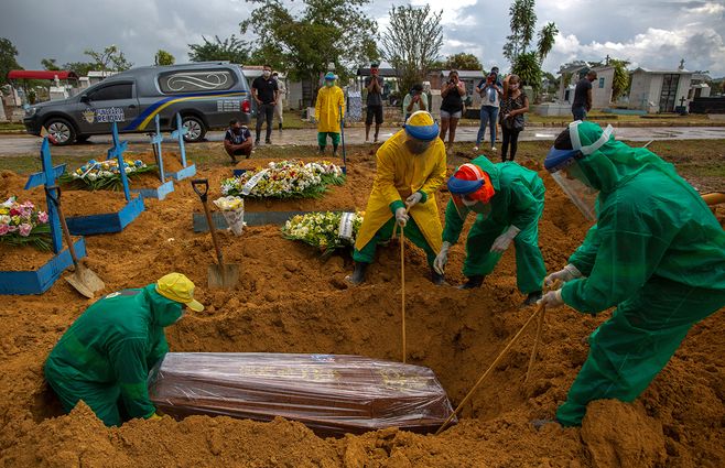 300.000-muertes-covid-brasil-afp.jpg
