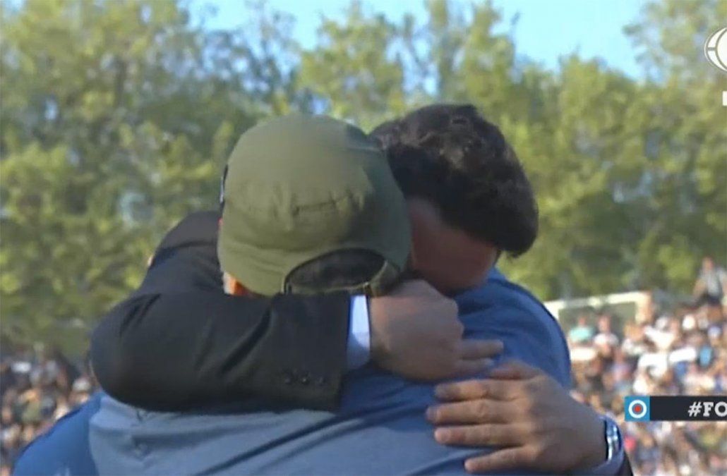 Maradona y Gallargo se saludaron afectuosamente, tras otra caída de Gimnasia