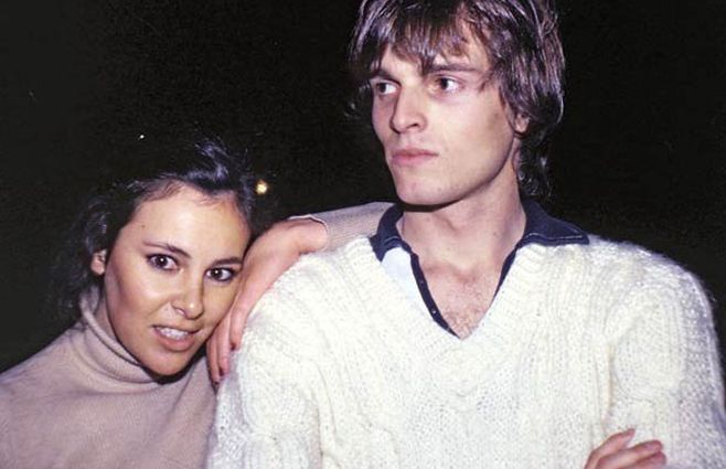 Conoció a la actriz Ana Obregón en la serie El secreto del Sáhara. Es la única pareja que el cantante ha admitido oficialmente. Ella se hizo muy famosa con el programa Ana y los siete