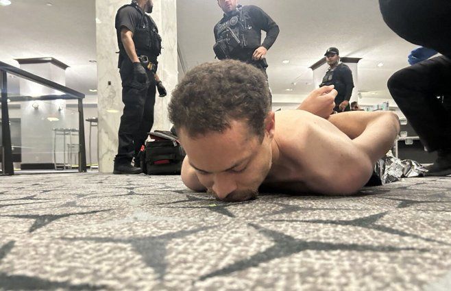 Foto: Donald Trump en Truth Social, vía AFP. Sospechoso del tiroteo detenido.