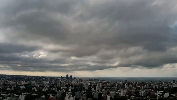 Inumet actualizó la doble advertencia por tormentas fuertes y puntualmente severas, y lluvias abundantes