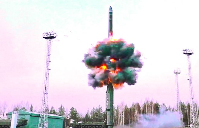 Uno de los misiles lanzados durante el ejercicio militar nuclear. Foto: AFP