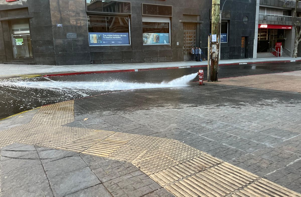 Foto: Subrayado. Périda de agua captada en la mañana de este viernes. Foto: Subrayado. Périda de agua captada en la mañana de este viernes.