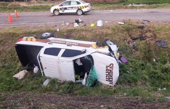 Foto: Dalo X Hecho, cedida a Subrayado. Vehículo de Policía Caminera volcado en ruta 5.