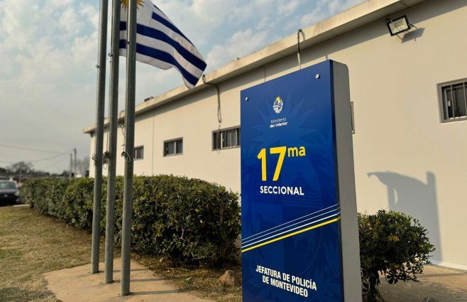 Foto: Emiliano Gutiérrez, Subrayado. Fachada de la seccional 17, en Casavalle.