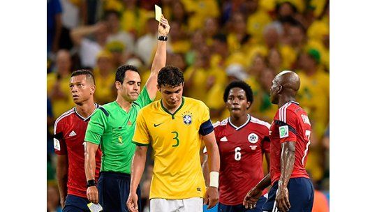 CBF pide investigar a Zúñiga y anular amarilla a Thiago Silva