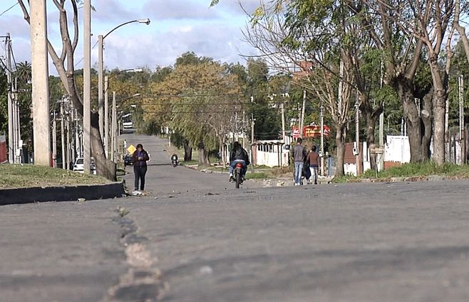 calle-transito-gente-barrio-lavalleja.jpg