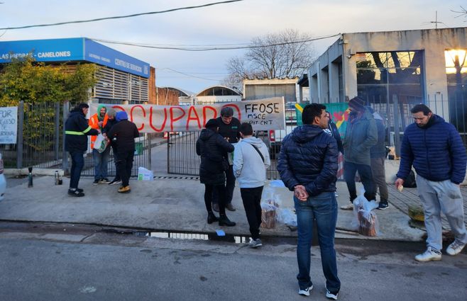 Sindicato de OSE ocupa las oficinas de Canelones. Foto: Eduardo Castro, periodista de Subrayado.