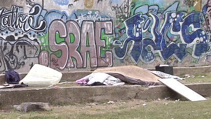 un hombre fue apunalado en el buceo: hay dos personas detenidas