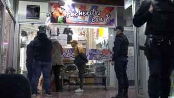 incautaron mercaderia de contrabando a vendedores en local de 18 de julio y vazquez