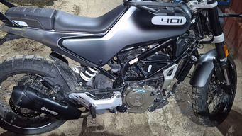 Foto cedida a Subrayado. Moto recuperada por la Guardia Republicana en El Pinar.