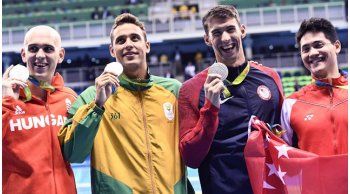 phelps sigue agigantando su leyenda; conquisto su medalla numero 27