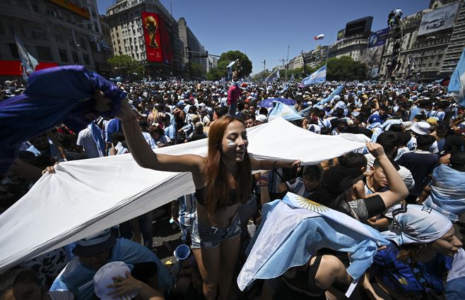 Los jugadores recorren Buenos Aires en caravana; llegaron este martes a la madrugada a Argentina.