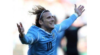 Si Forlán hace un gol a Bolivia será el máximo goleador celeste