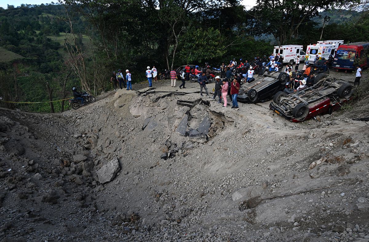 Atentado guerrillero con bomba en Colombia deja 20 muertos, a un mes de las elecciones