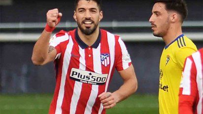 con dos goles de suarez el atletico le gano 4 a 2 al cadiz