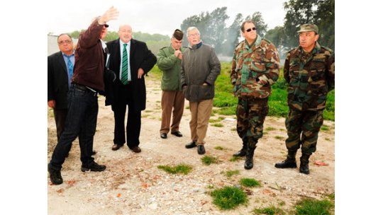 Ex militares irán con Mujica al Batallón 13 para indicar zonas