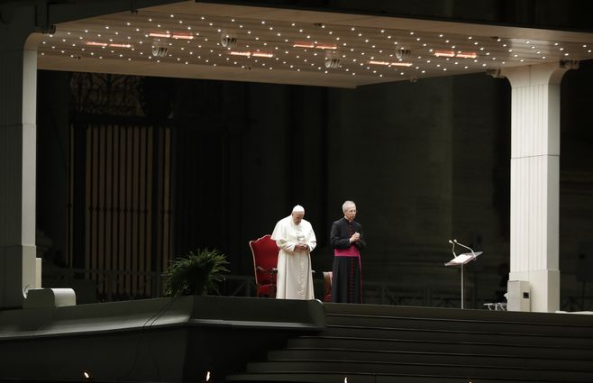 papa solo semana santa vaticano coronavirus afp (4).jpg