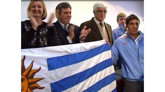 La Sub 20 recibió el pabellón nacional antes de partir al Mundial