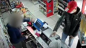 robo en un autoservicio, lo persiguio la victima, fue detenido y condenado