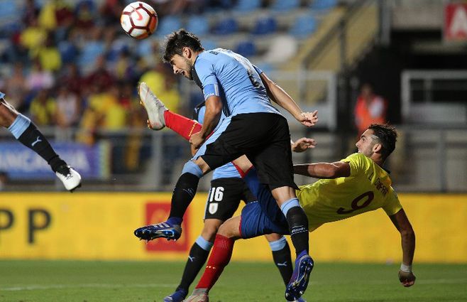 Bruno Méndez debutó en la selección mayor ante Brasil en Wembley. Actualmente capitanea la Sub-20. Ya hay interesados por él. Wandereres recibió consultas de equipos como Corinthians. 