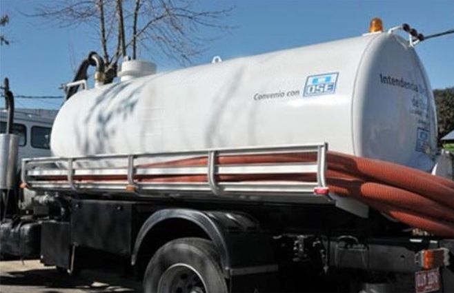 OSE envió camiones cisterna a Las Toscas y a Atlántida para abastecer a los vecinos&nbsp;