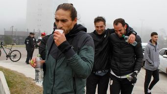 jugadores de la seleccion cumplieron promesa: en bicicleta y a pie hasta el complejo celeste