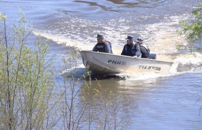 Foto: Sergio Senisa, cedida a Subrayado. Búsqueda del hombre en la mañana de este jueves, en Salto.