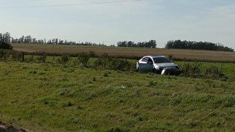 Foto: Policía Caminera. El auto quedó fuera de la ruta tras atropellar a la víctima.