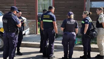 Un hombre de 28 años fue asesinado de varios disparos y la camioneta que conducía terminó incrustada en una casa Un hombre de 28 años fue asesinado de varios disparos y la camioneta que conducía terminó incrustada en una casa