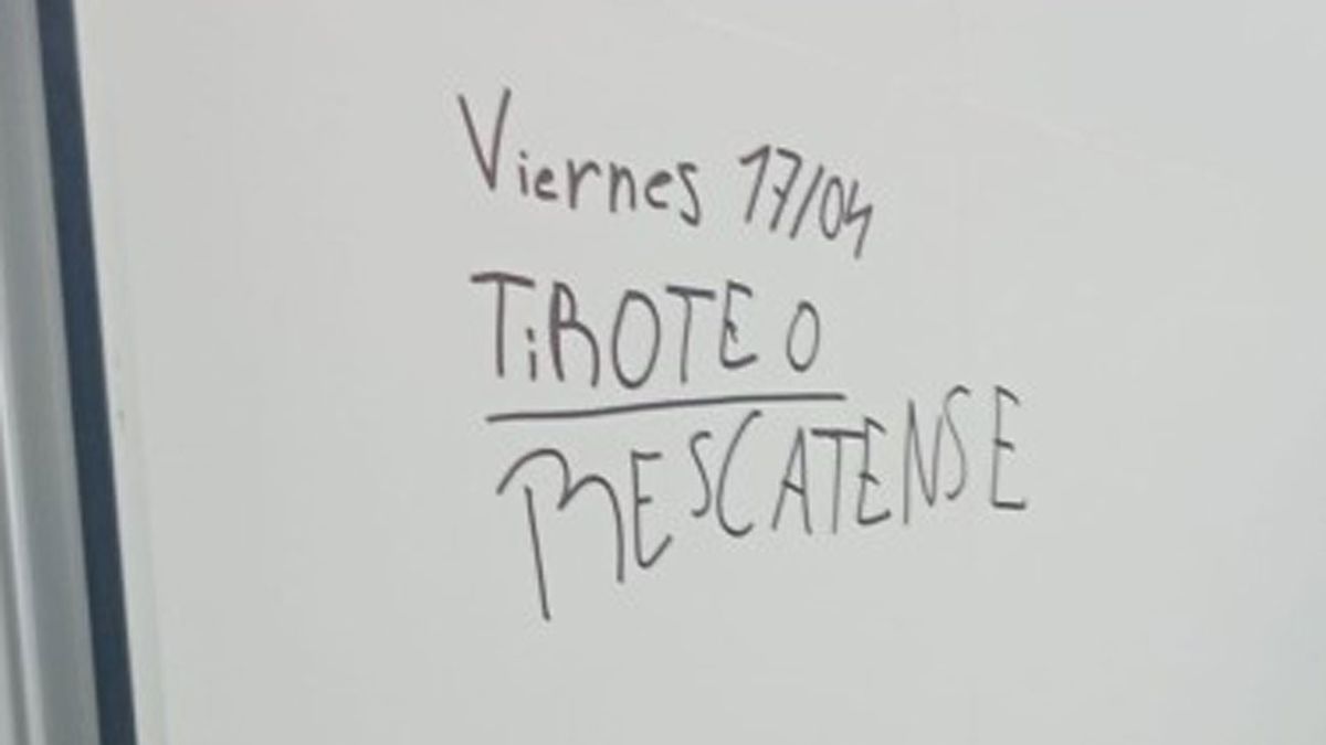 Ubican en Maldonado a dos adolescentes que hicieron pintadas en baños de liceos con amenazas de tiroteos