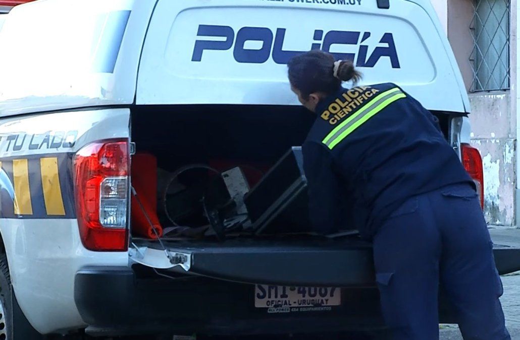 Investigan la muerte de un hombre cuyo cuerpo tiene una puñalada en el pecho: hay dos detenidos