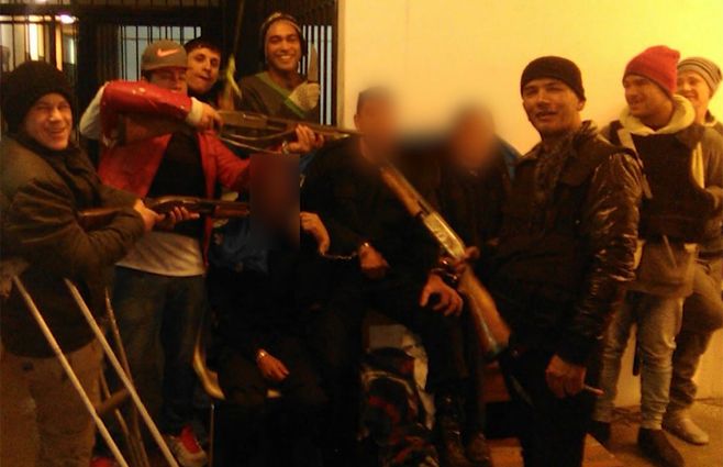 FOTO: Los reclusos durante el motín en Santiago Vázquez (Comcar).