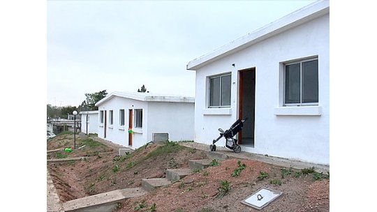 Ministerio entregó 64 viviendas en Nuevo París
