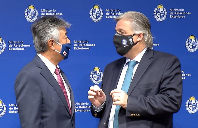 Tatsuhiro-Shindo-embajador-Japon-Francisco-Bustillo-canciller-Uruguay.jpg