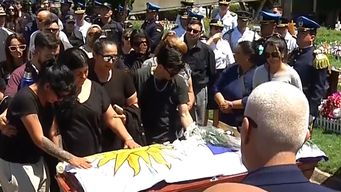 se realizo el velatorio y sepelio del policia cesar ferreira, asesinado en el cerro durante una rapina