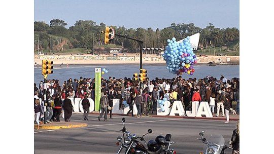 Comisión “No a la baja” elevó globos contra la iniciativa