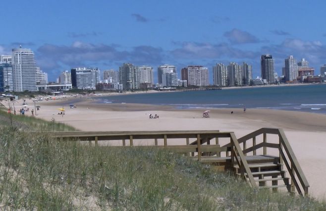Punta-del-Este-playa-diciembre-nueva.jpg