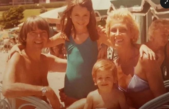 Balá en familia en los años 60. Está casado con Marta Venturiello desde 1962. Tiene dos hijos, Martín y Laura