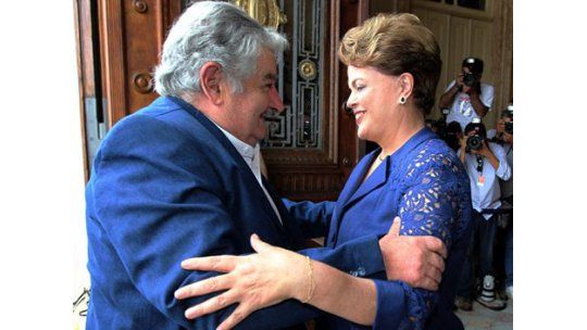 Rousseff recibió a Mujica y dio apoyo por dichos de Sarkozy