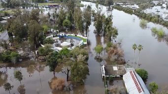 familias de cerro largo vuelven a sus hogares tras las inundaciones; algunas perdieron todo