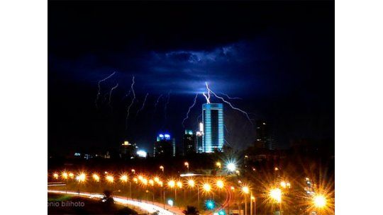 Tras el temporal hay evacuados y 45.000 hogares sin luz