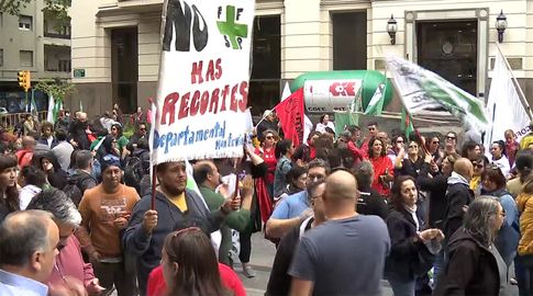 Gobierno y sindicato de funcionarios estatales firman acuerdo para negociar nuevo régimen de licencias médicas