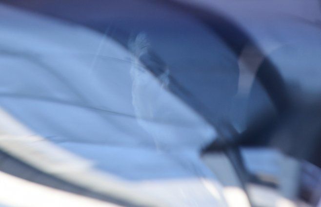 Alejandro Astesiano cuando ingresa a Fiscalía en una camioneta de la Policía. Foto: Dante Fernández, FocoUy.