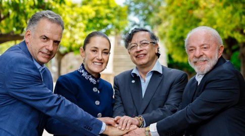 La foto del encuentro y saludo de Orsi con Claudia Sheinbaum, Gustavo Petro y Lula Da Silva en Barcelona.